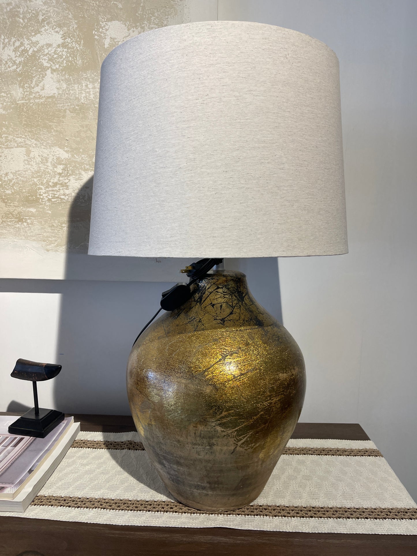 LÁMPARA BARRO DORADA