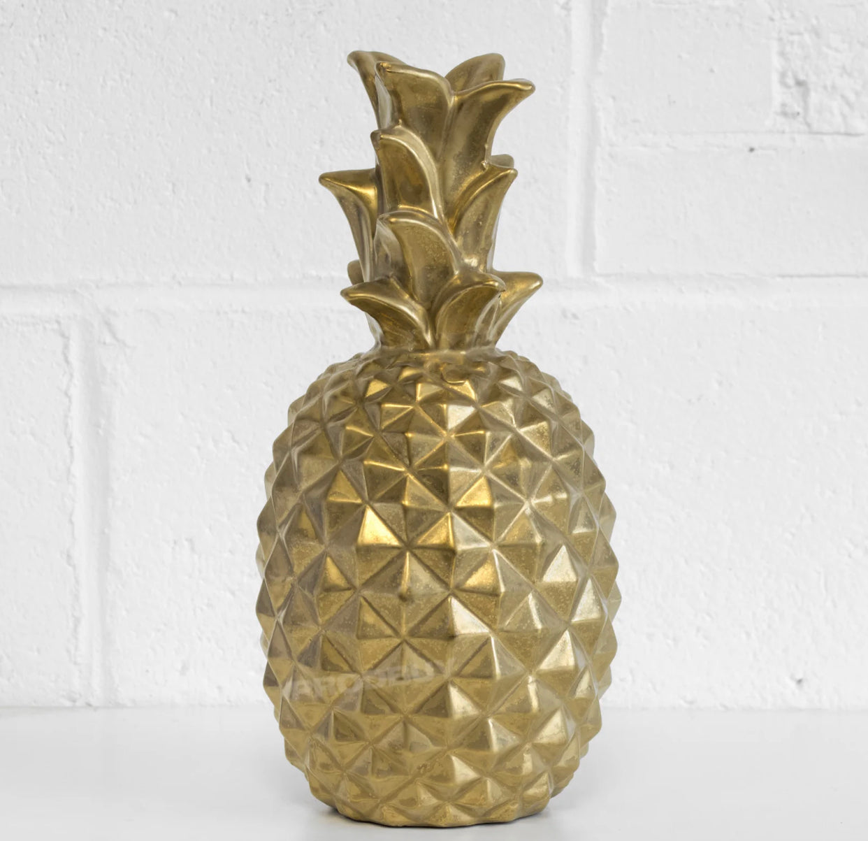 PIÑA DECORATIVA DORADA