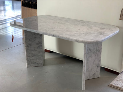 Mesa central, marmol